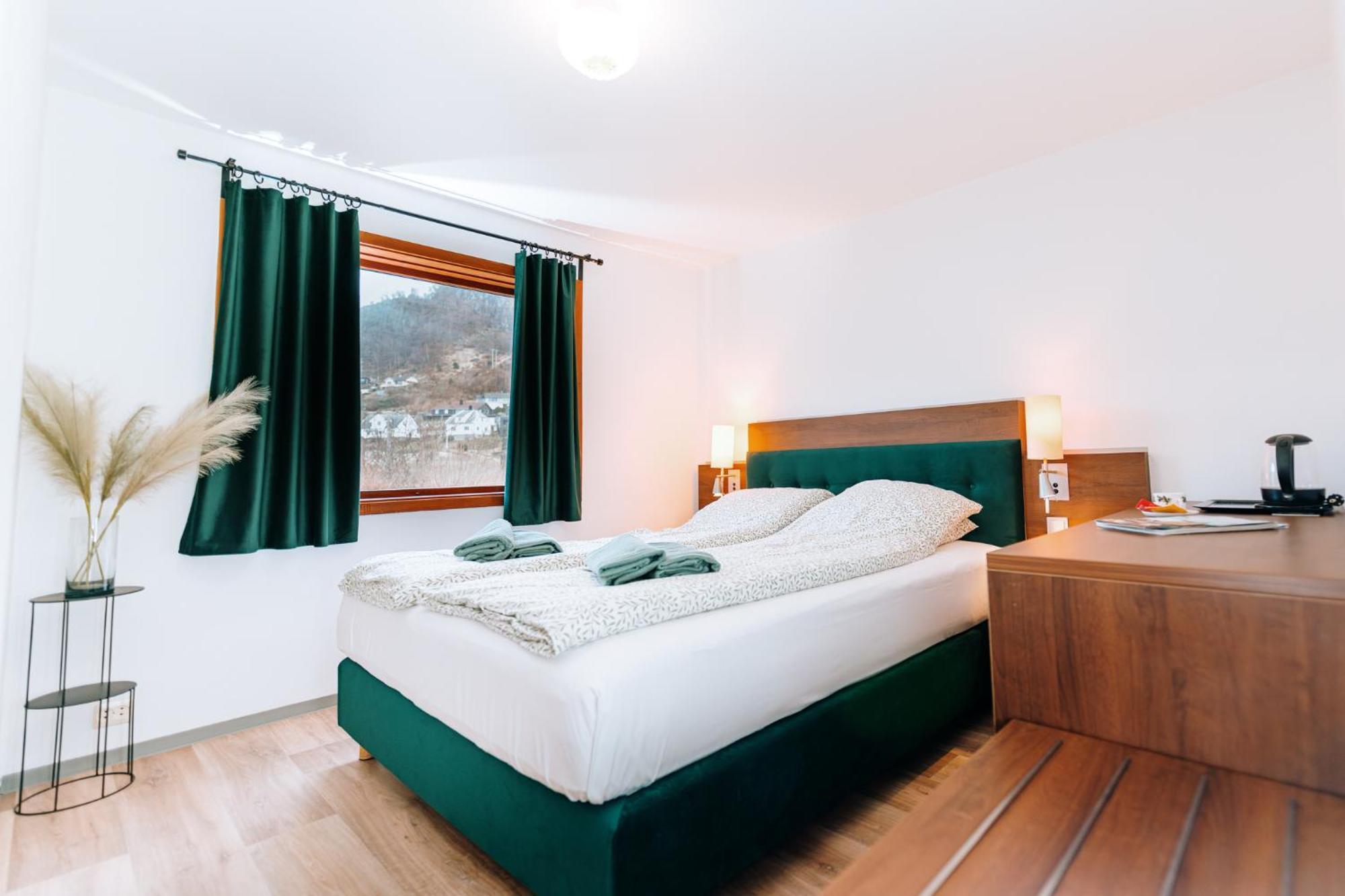 Hotel Nokling & Camping Hjelmeland Zewnętrze zdjęcie